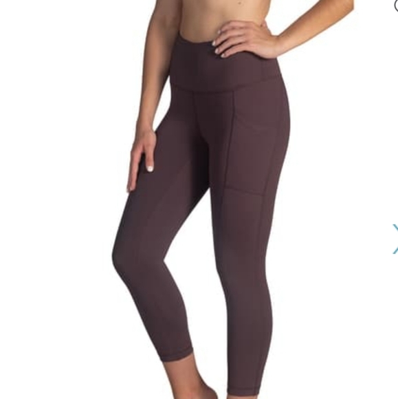 90° Degree High Waist Pocket Capri Leggings - Picture 1 of 5